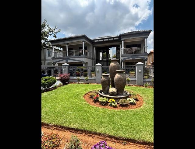 5 BEDROOM HOUSE FOR SALE IN HELDERWYK
